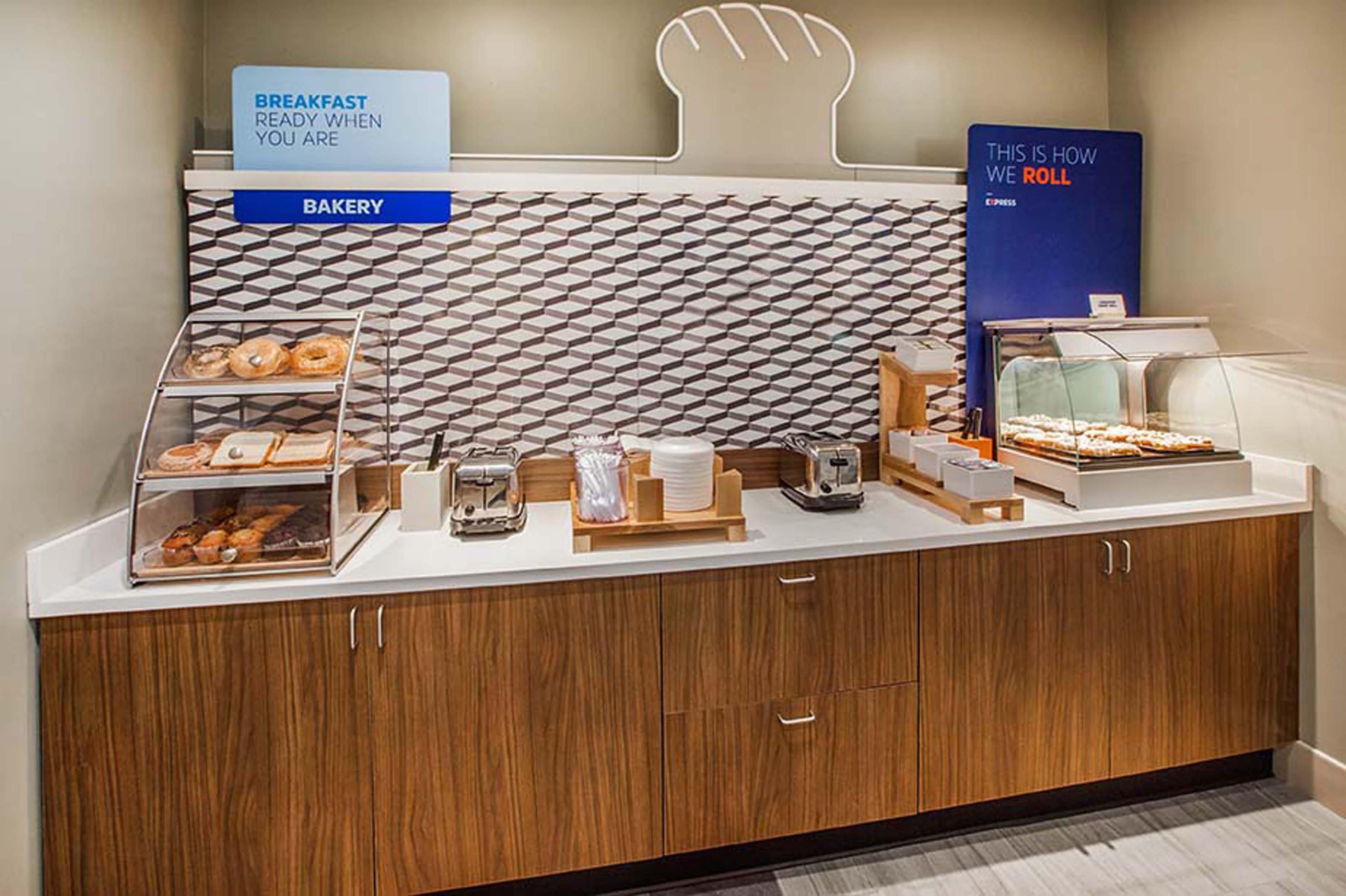 Holiday Inn Express & Suites Kansas City Airport By Ihg Esterno foto