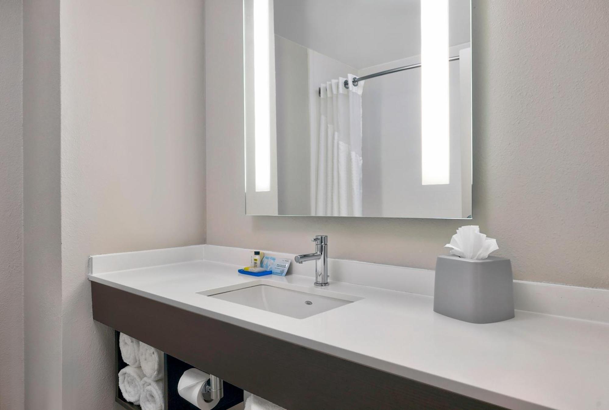 Holiday Inn Express & Suites Kansas City Airport By Ihg Esterno foto