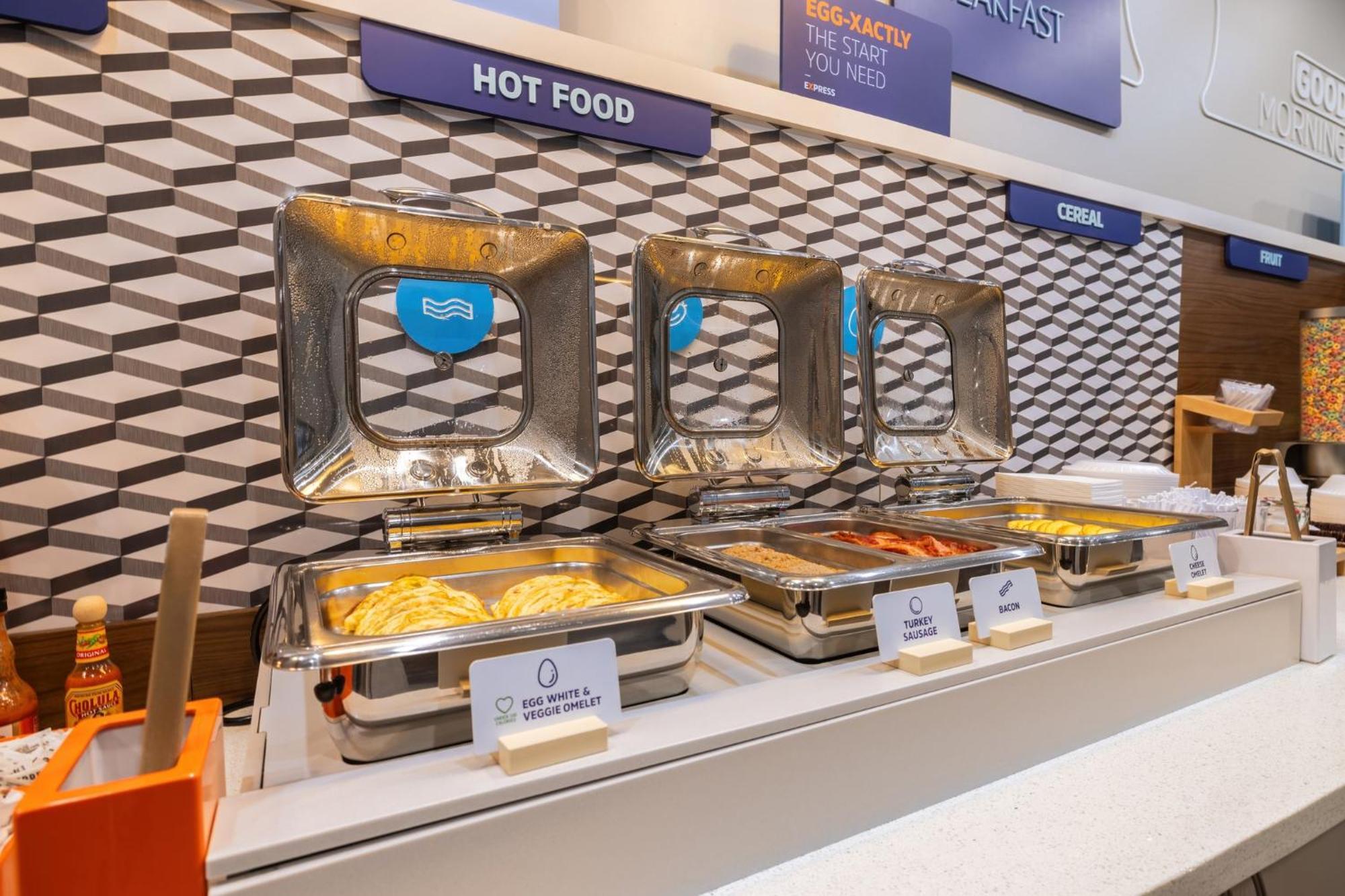 Holiday Inn Express & Suites Kansas City Airport By Ihg Esterno foto