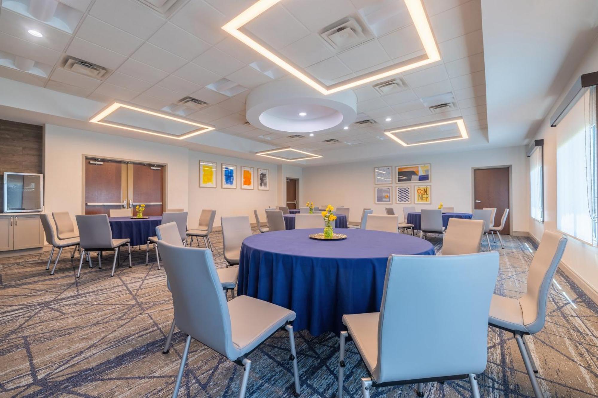 Holiday Inn Express & Suites Kansas City Airport By Ihg Esterno foto
