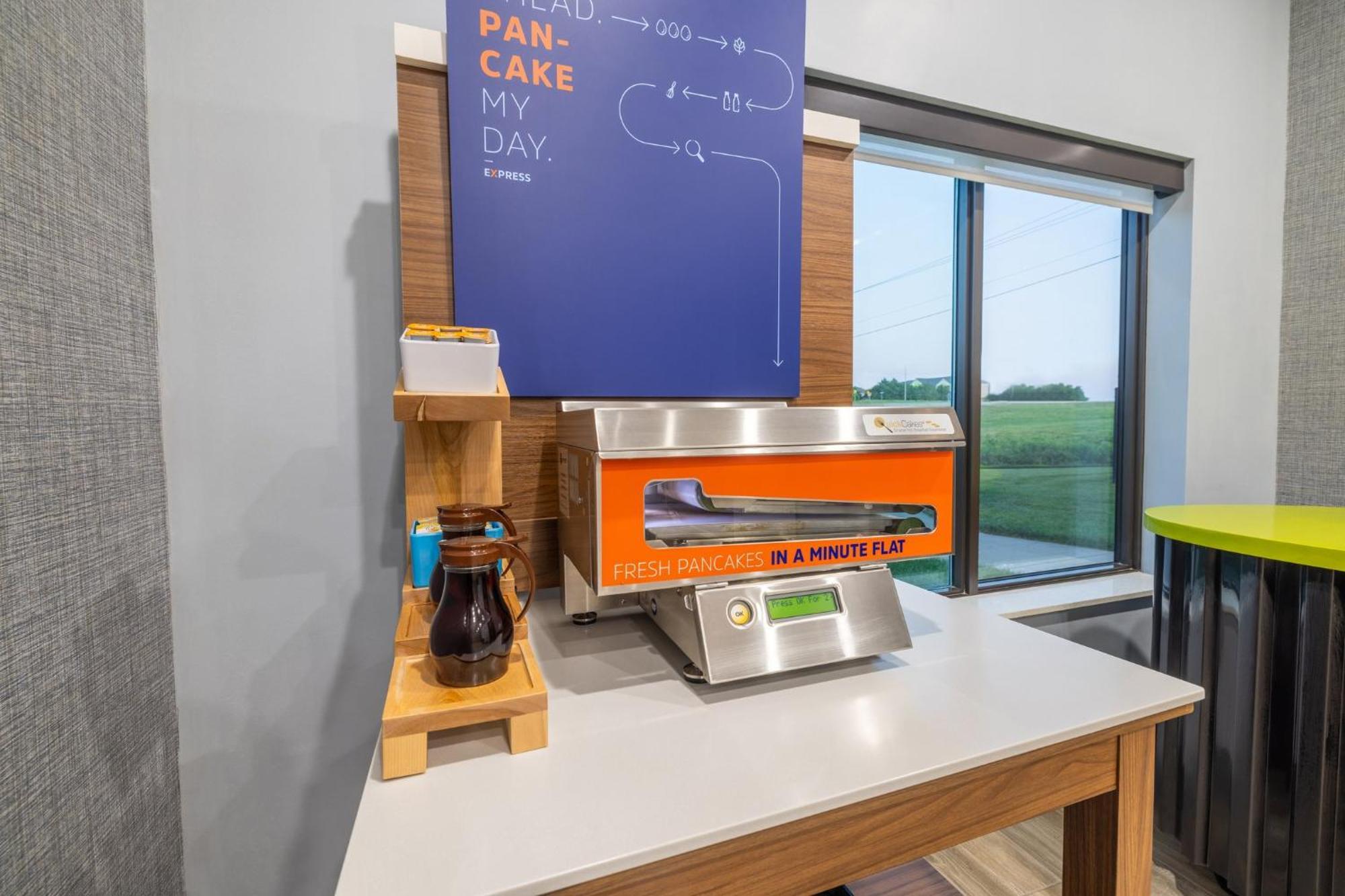 Holiday Inn Express & Suites Kansas City Airport By Ihg Esterno foto