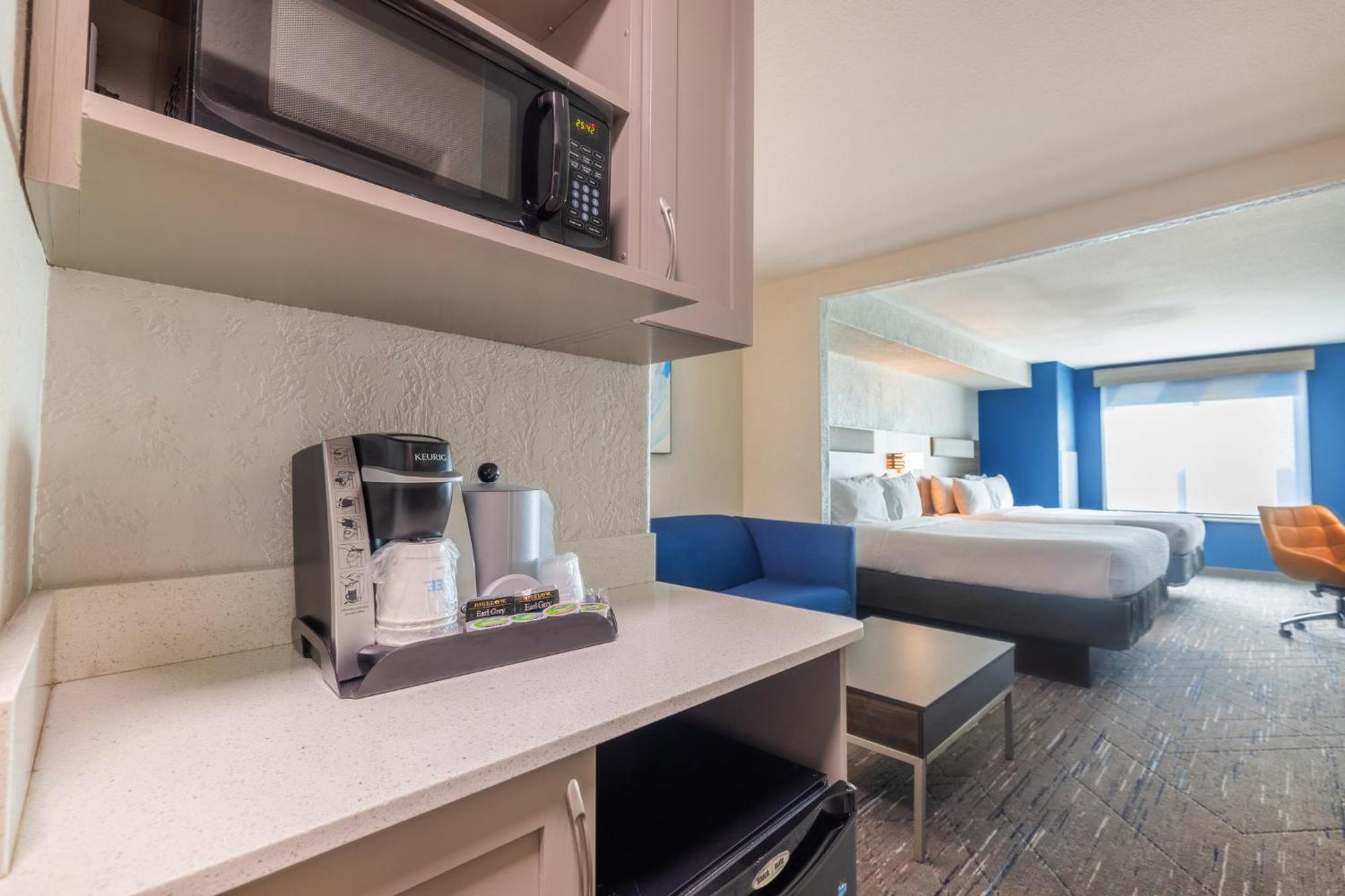 Holiday Inn Express & Suites Kansas City Airport By Ihg Esterno foto