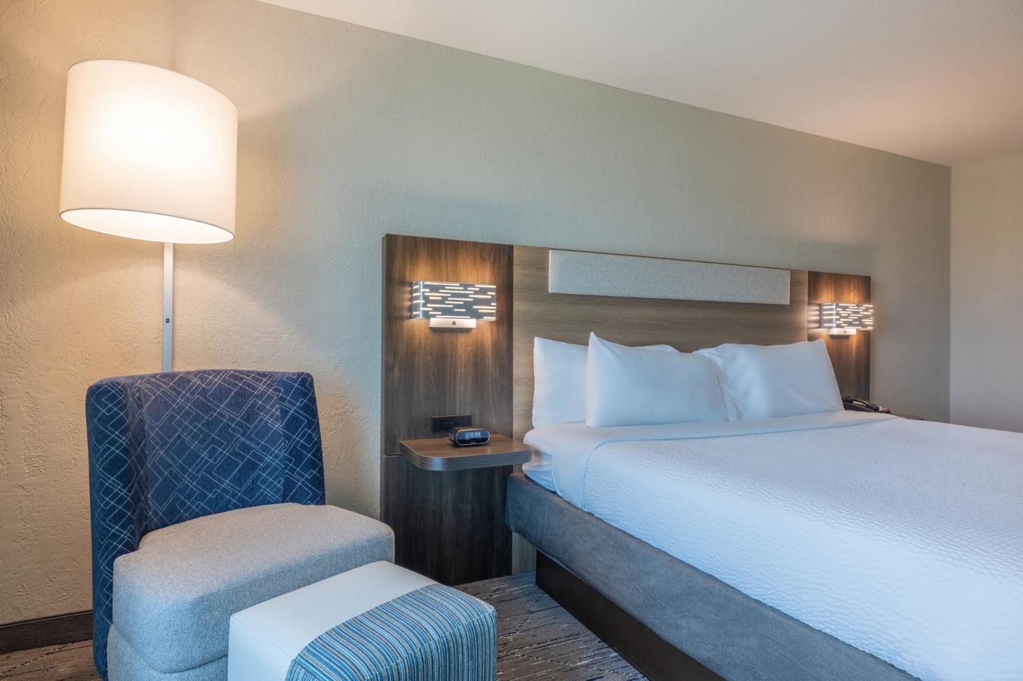 Holiday Inn Express & Suites Kansas City Airport By Ihg Esterno foto