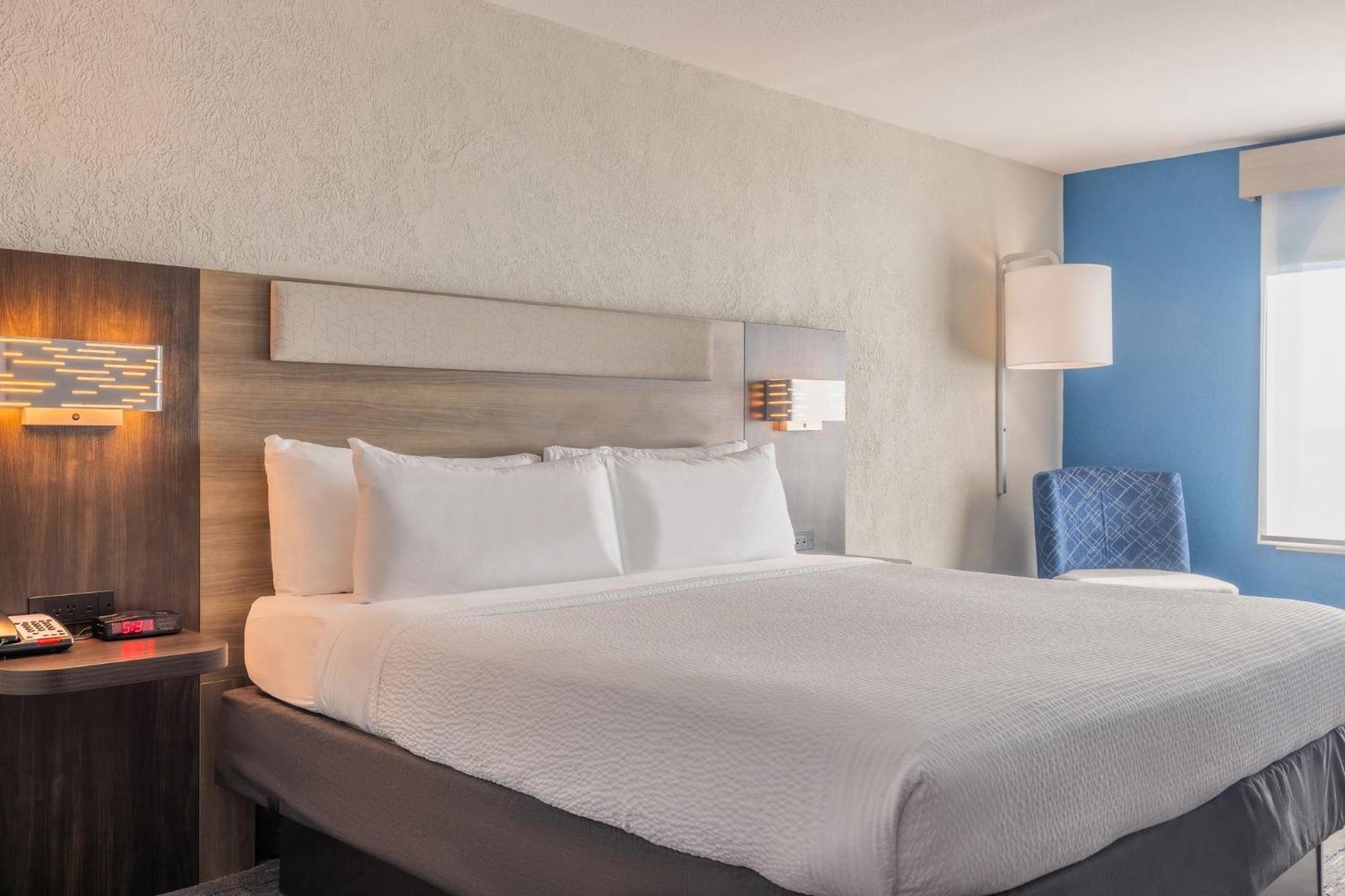 Holiday Inn Express & Suites Kansas City Airport By Ihg Esterno foto