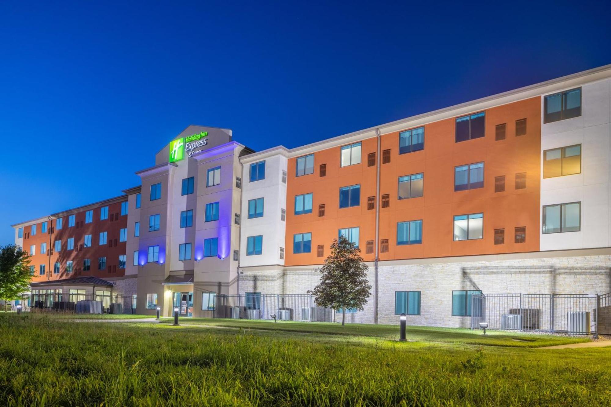 Holiday Inn Express & Suites Kansas City Airport By Ihg Esterno foto