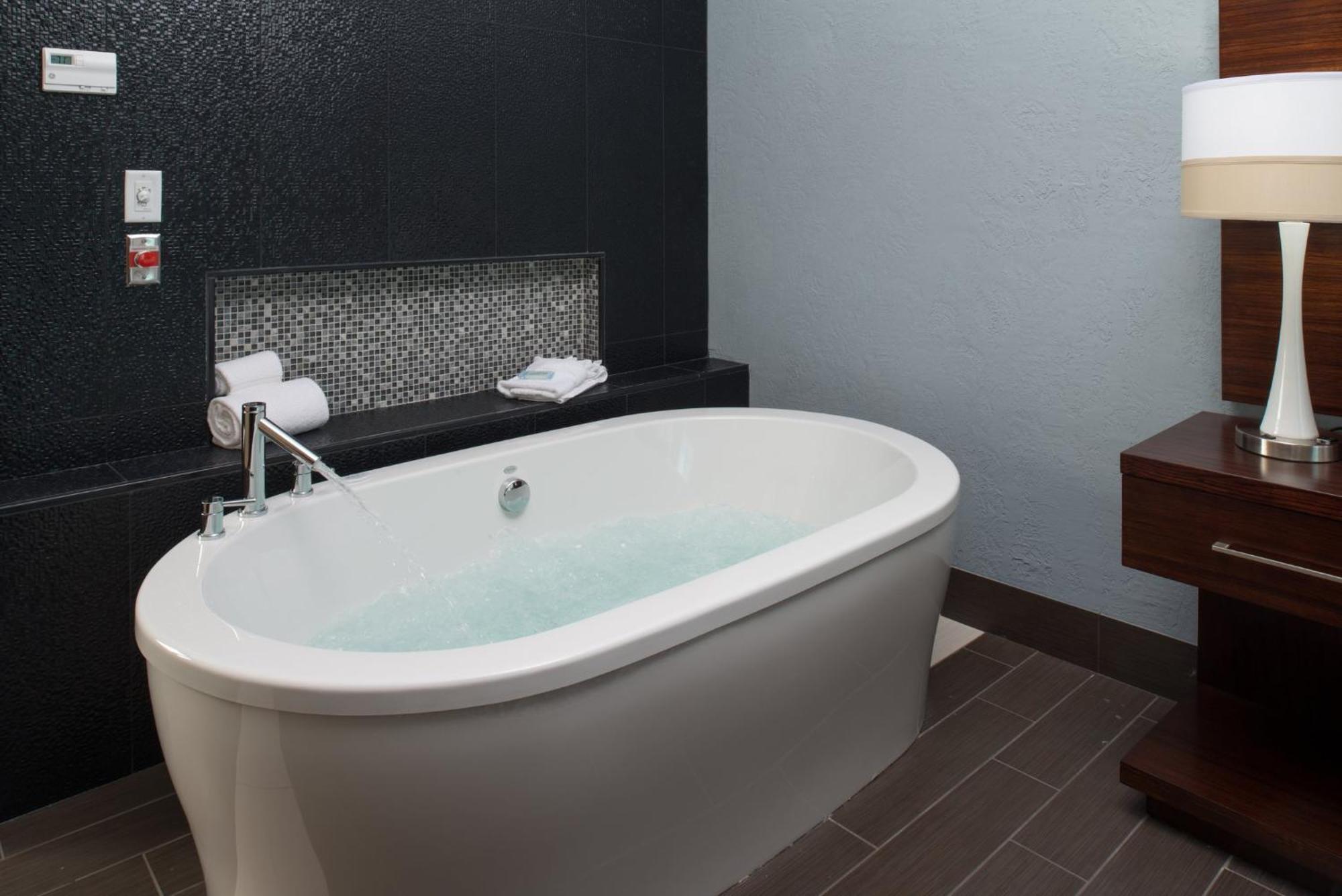 Holiday Inn Express & Suites Kansas City Airport By Ihg Esterno foto